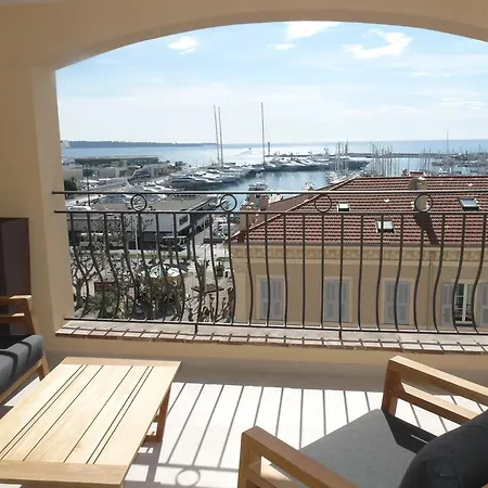 Palais View 公寓 *